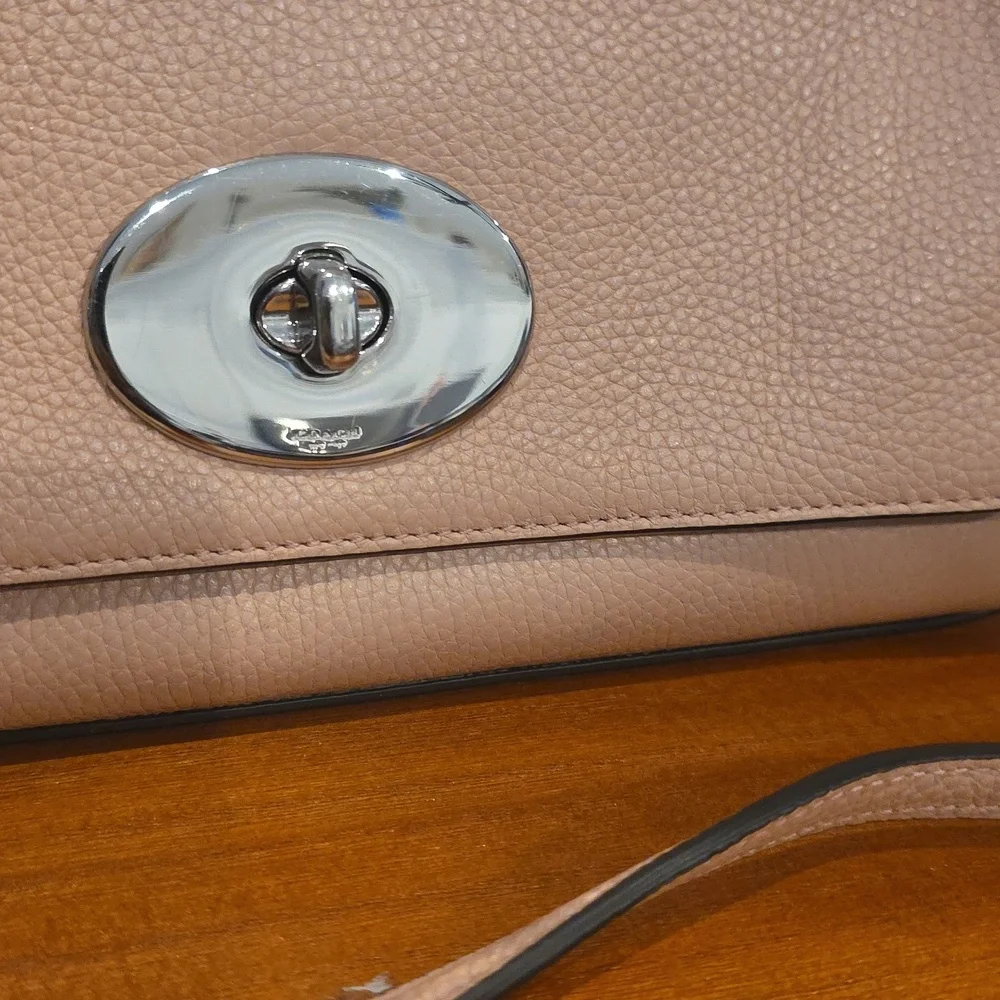Coach polished pebble